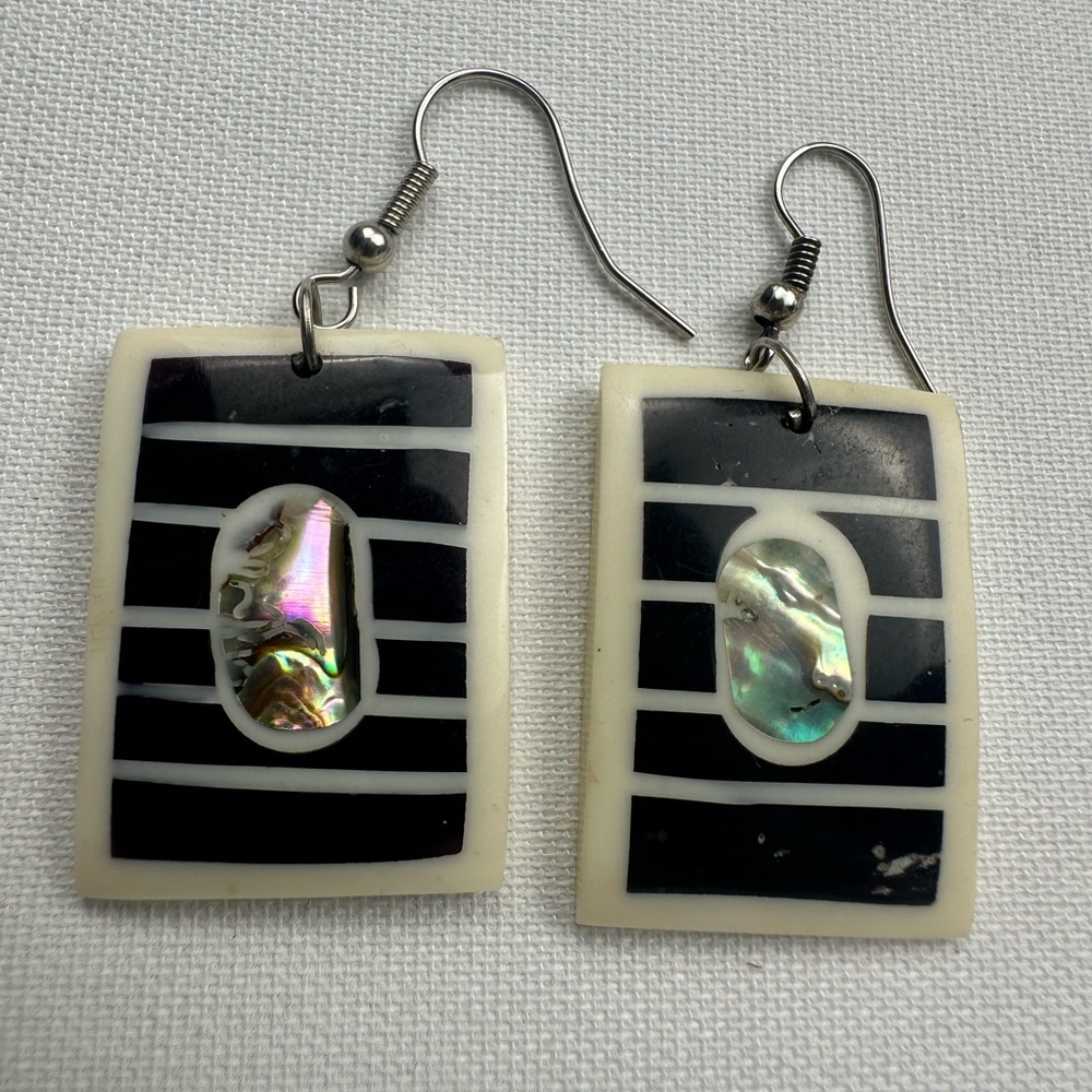 Fun earring and long necklace bundle. Black and white and iridescent pearl